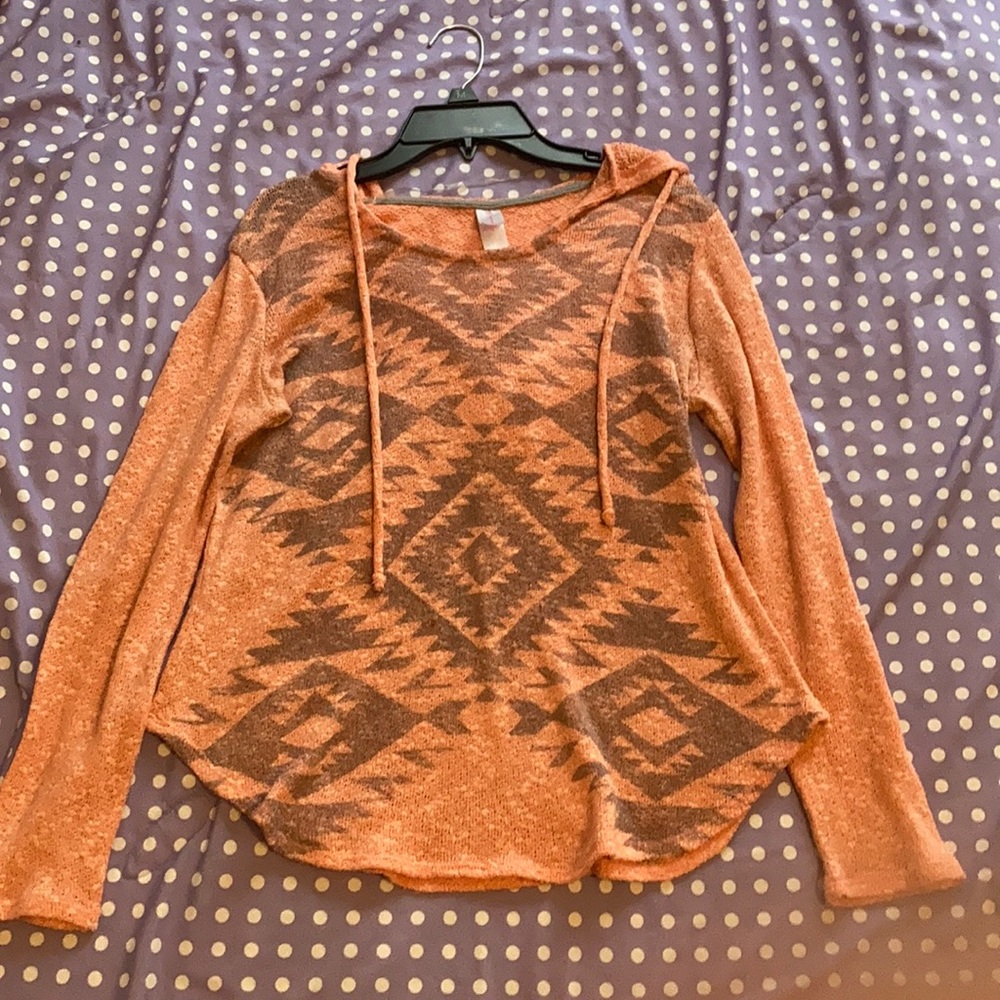 Knitted, pattern sweater with hood.